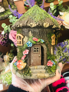 Solar Fairy Hut 18cm 15cmW